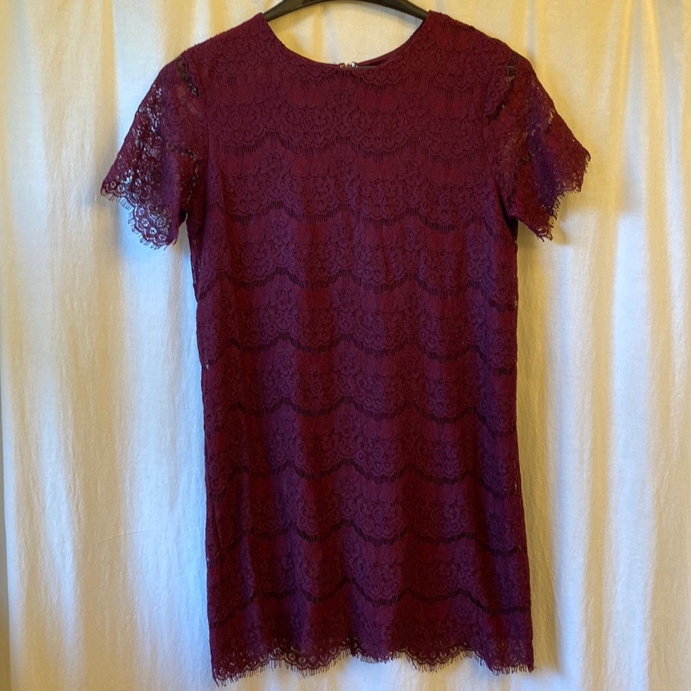 Lulu’s take me to brunch shift dress in burgundy size medium